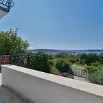 Rina Vacation Τρογκίρ