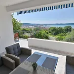 Rina Vacation Τρογκίρ